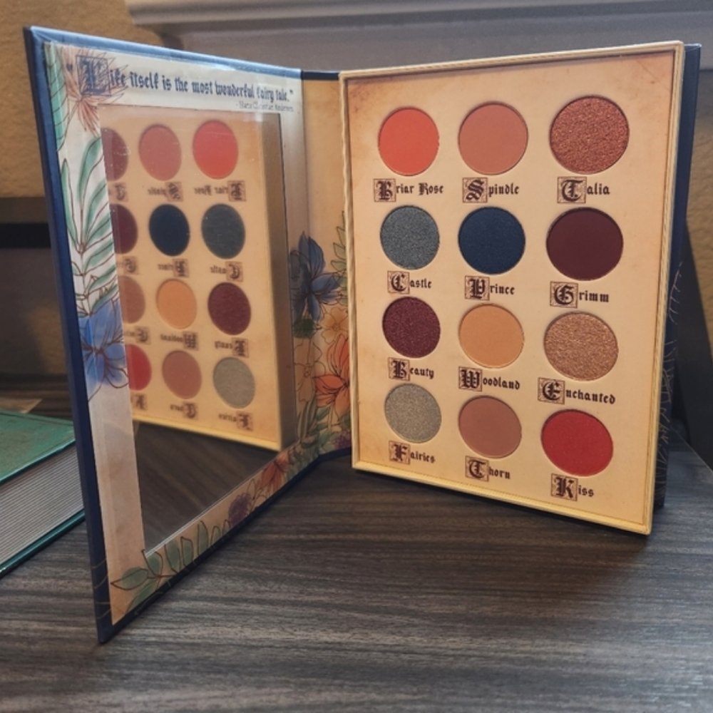 Story Book Cosmetics eyeshadow pallet